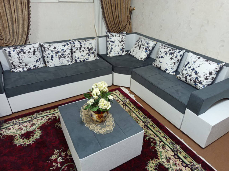 مبل ال ۷ نفره با جلومبلی دارای رنگبندی